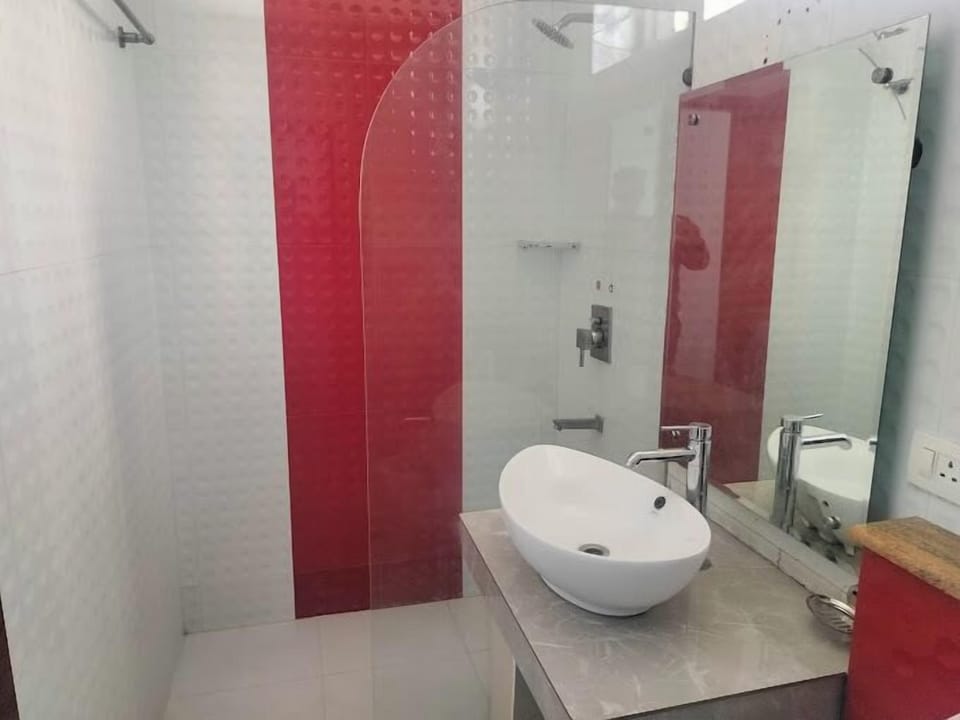 Classic Double Room, 1 Queen Bed, Non Smoking, City View | Bathroom | Shower, towels, soap, shampoo
