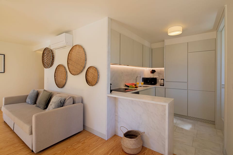 Apartment, Balcony, City View | Living area