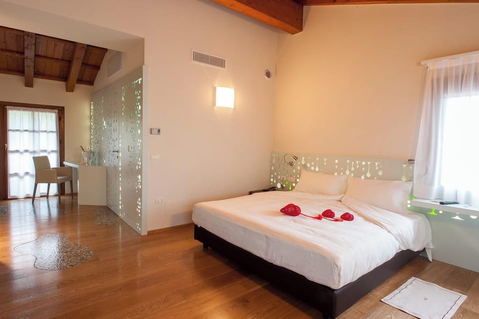 Junior Double Room | In-room safe, free WiFi, bed sheets
