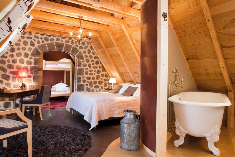 Deluxe Quadruple Room | Free WiFi, bed sheets