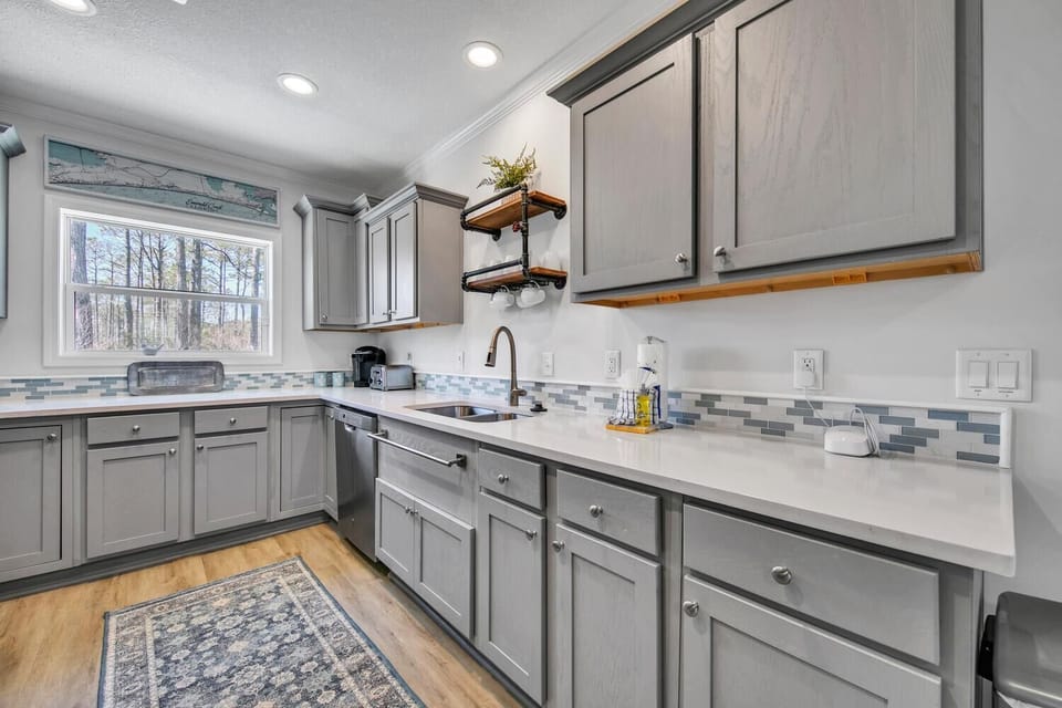 House, Multiple Beds (The Claddagh Cottage) | Private kitchen | Oven, toaster