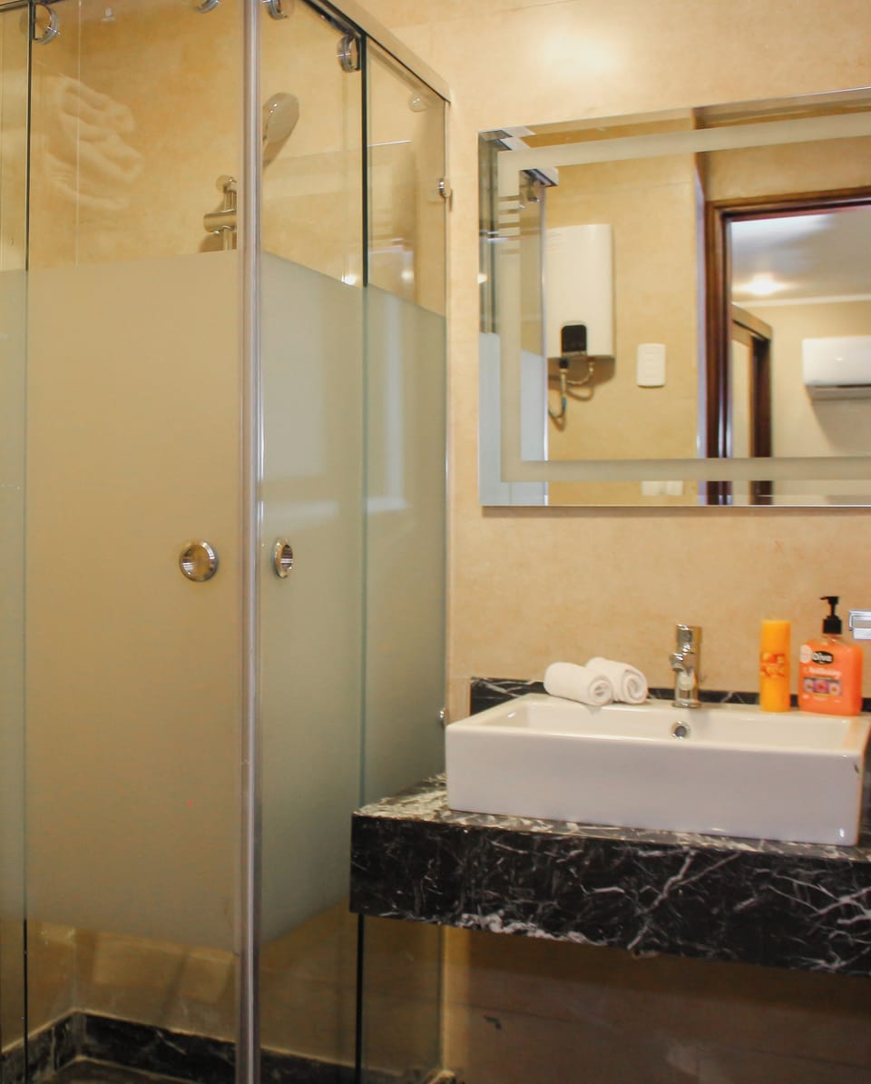 Deluxe Double or Twin Room, Balcony, Mountain View | Bathroom | Shower, free toiletries, hair dryer, slippers
