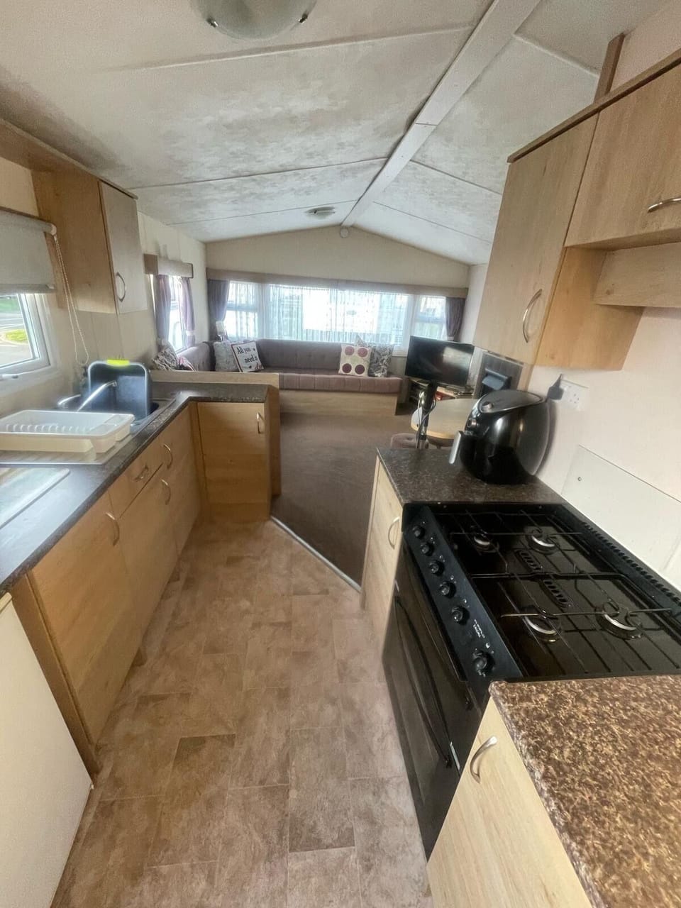 Chalet | Private kitchen | Fridge, microwave, oven, stovetop