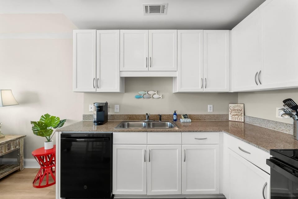 Condo, 1 King Bed with Sofa bed (Laketown Wharf 713- Our Lil Sea-cret) | Private kitchen | Oven, toaster