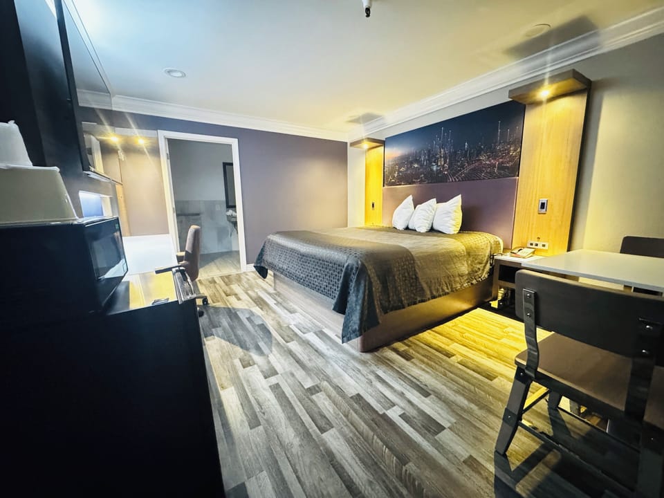 Superior Room, City View | Desk, laptop workspace, free WiFi