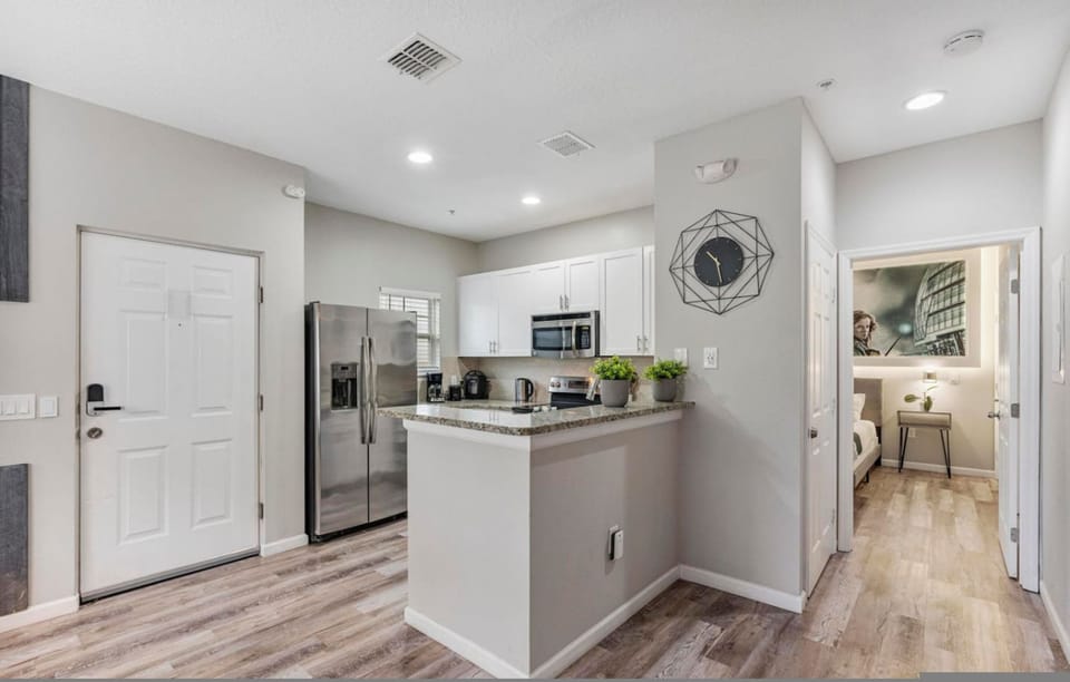 House | 4 bedrooms, desk