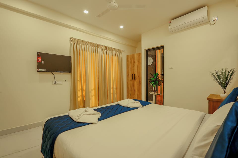 Premium Triple Room, Balcony | Premium bedding, memory foam beds, in-room safe, desk