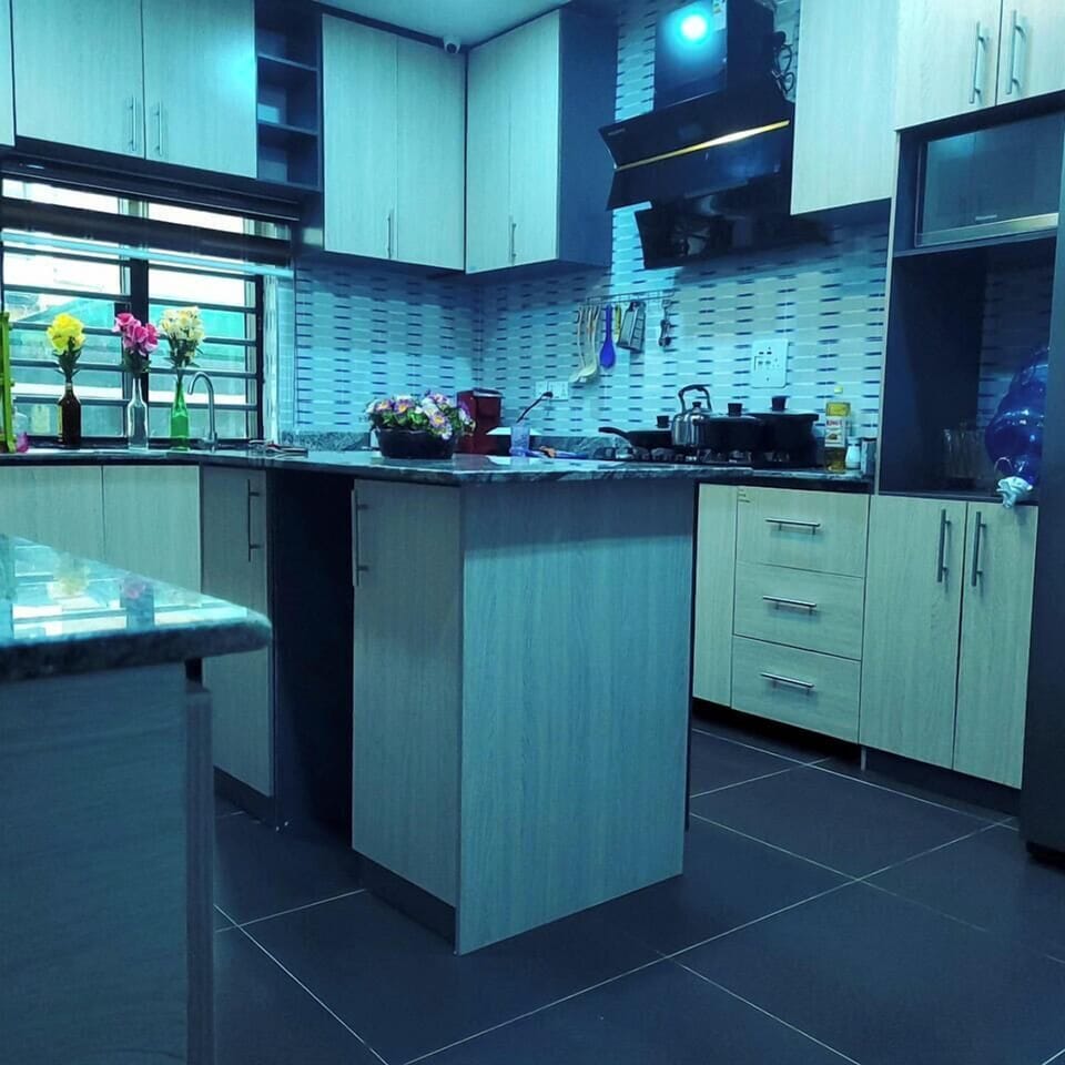Family Apartment, Balcony, City View | Private kitchen | Fridge, microwave, oven, stovetop