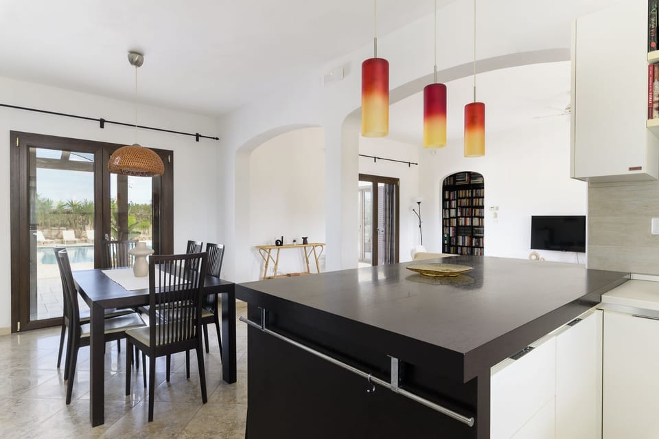 Deluxe Villa, Pool View | Private kitchen