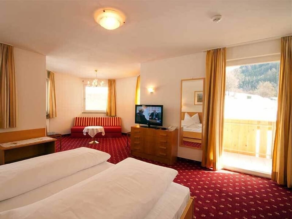 In-room safe, desk, WiFi (free)