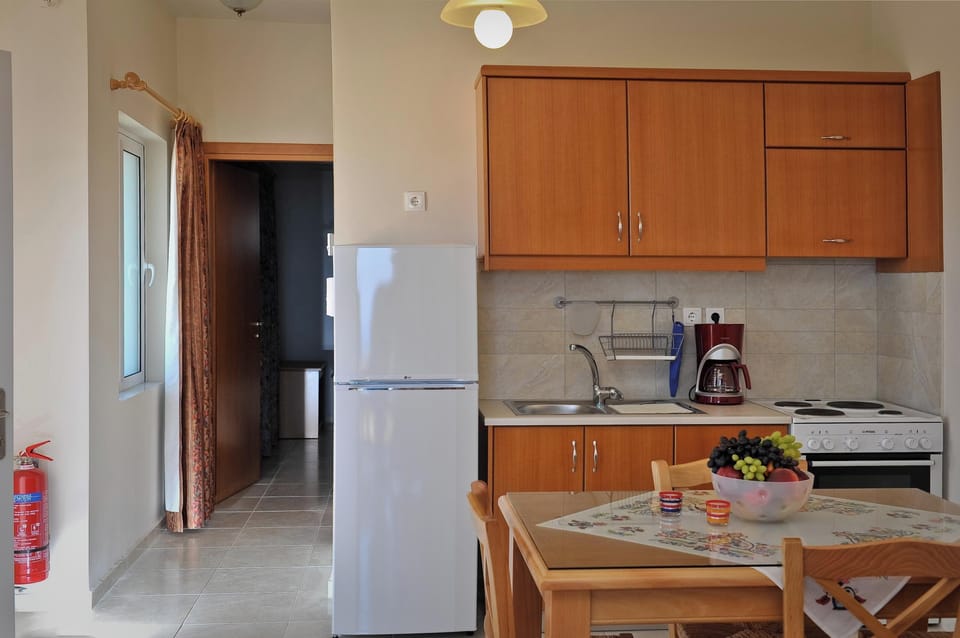 Comfort Villa, Sea View | Private kitchen | Full-size fridge, microwave, oven, stovetop