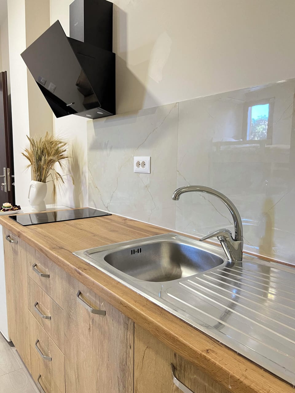Economy Apartment | Private kitchen | Cleaning supplies