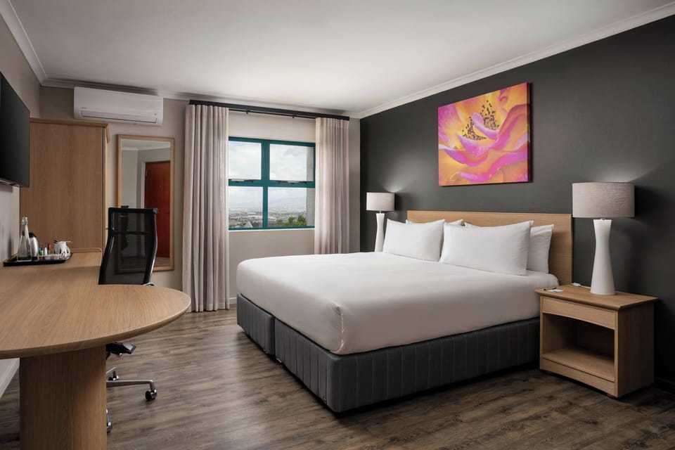 Minibar, in-room safe, desk, iron/ironing board