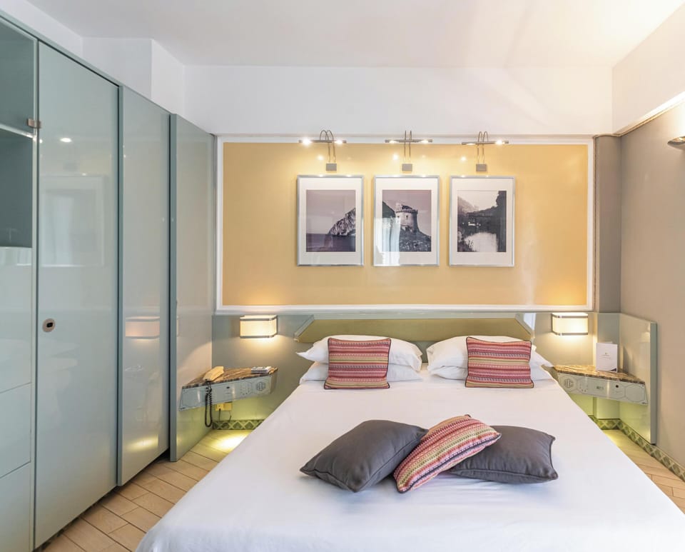 Triple Room, Balcony | Minibar, in-room safe, desk, WiFi (free)