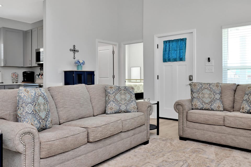 House, 2 Queen Beds (Sea La) | Living area