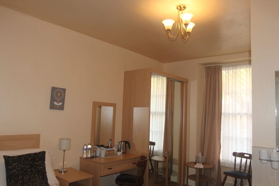 Standard Double Room, Ensuite, Garden View | Iron/ironing board, free WiFi