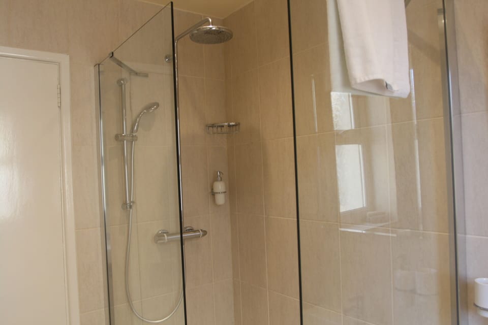 Superior Double Room, Ensuite, Sea View | Bathroom