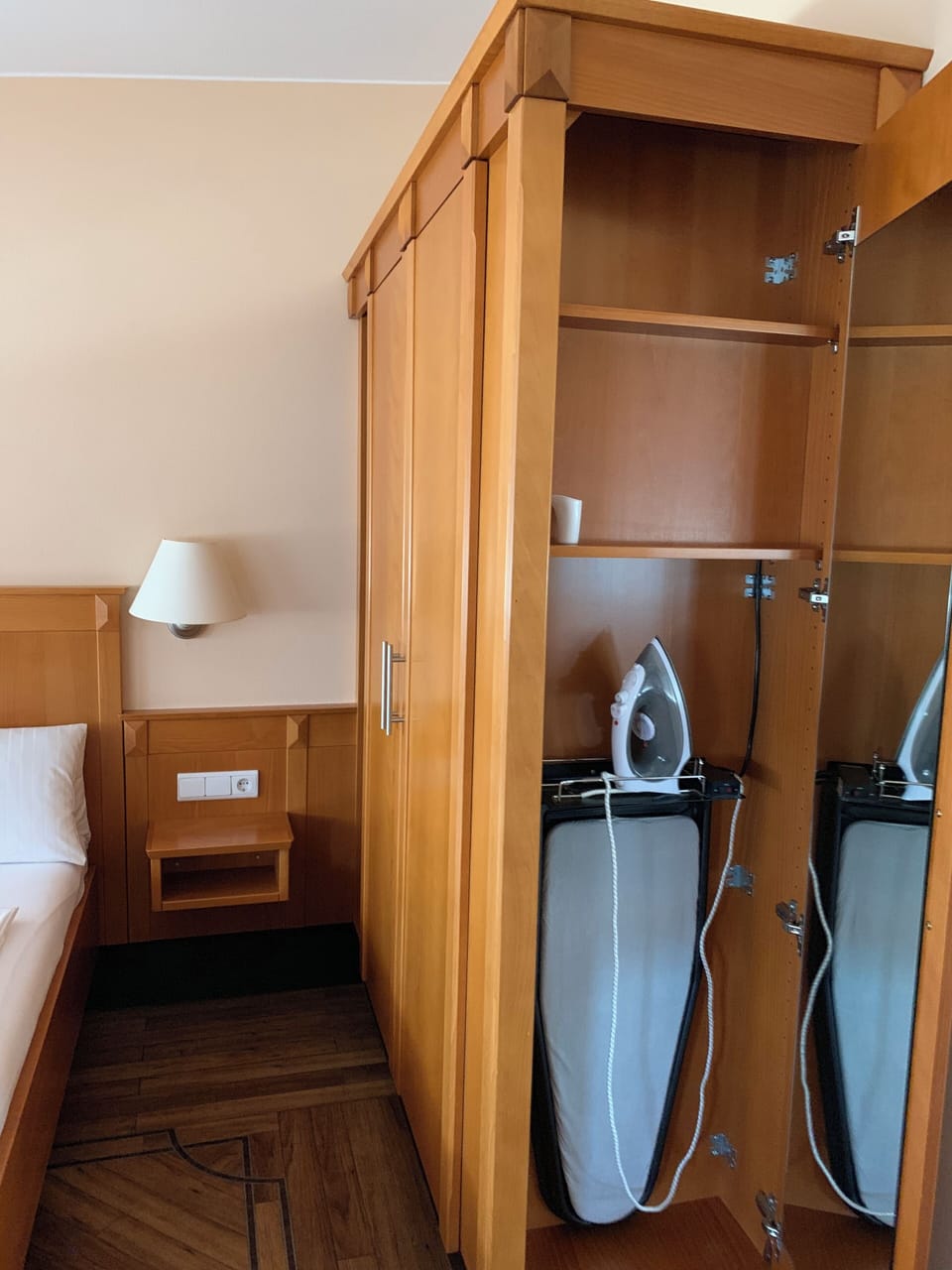 Basic Single Room | In-room safe, desk, laptop workspace, blackout drapes
