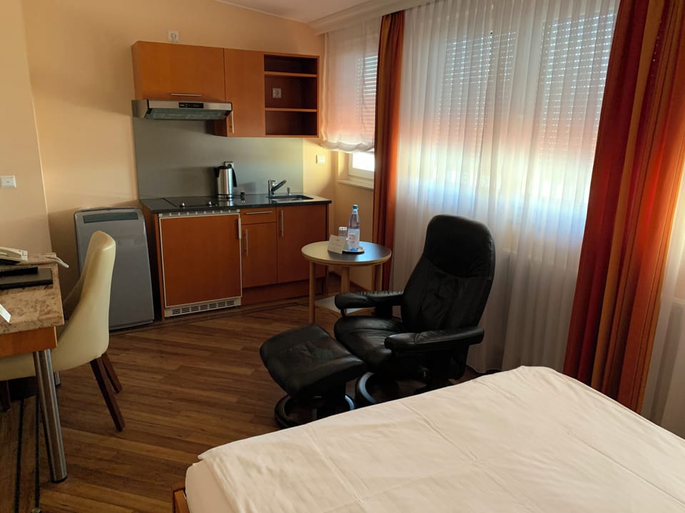 Basic Double Room | In-room safe, desk, laptop workspace, blackout drapes
