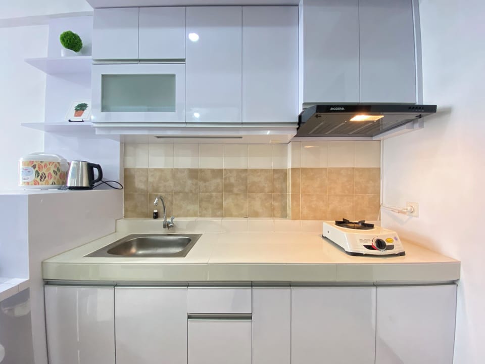 Standard Apartment | Private kitchen | Cookware/dishes/utensils