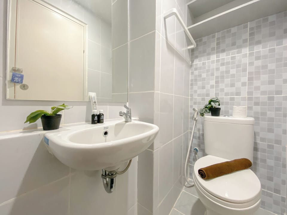 Standard Apartment | Bathroom