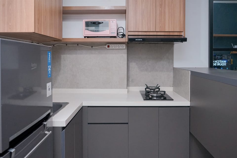 Standard Apartment | Private kitchen | Fridge, stovetop