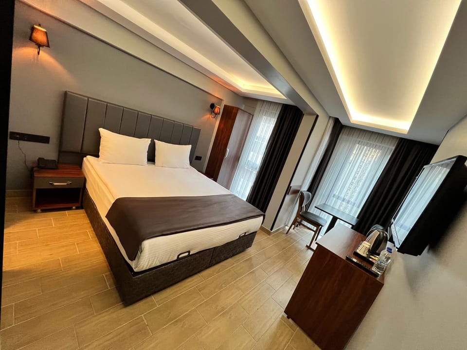 Economy Room | Minibar, laptop workspace, free WiFi