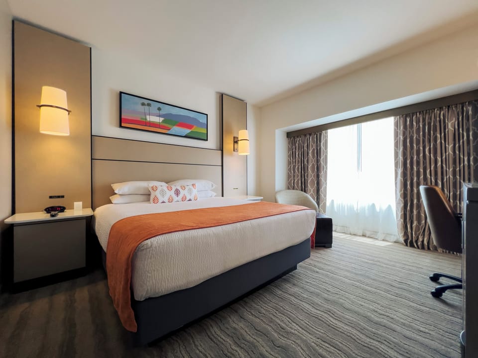 Hypo-allergenic bedding, in-room safe, blackout drapes