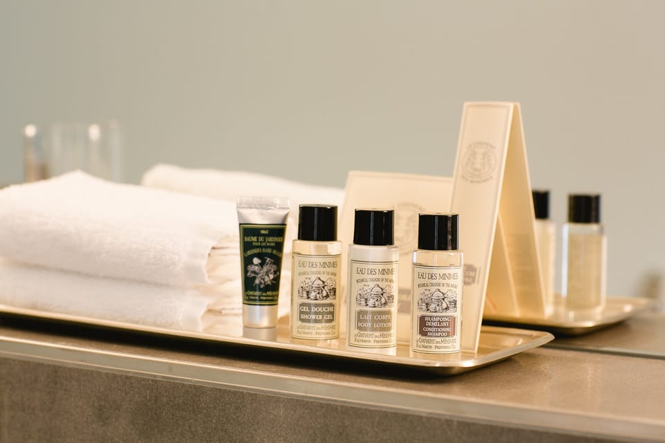 Himmelreich Suite | Bathroom | Hair dryer, towels, soap, shampoo