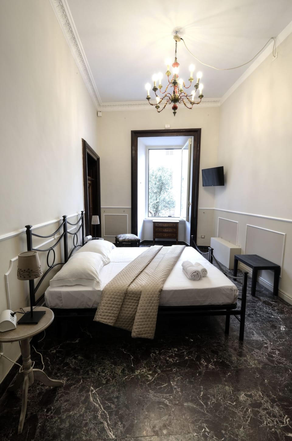 Deluxe Double or Twin Room | Desk, laptop workspace, iron/ironing board, free WiFi