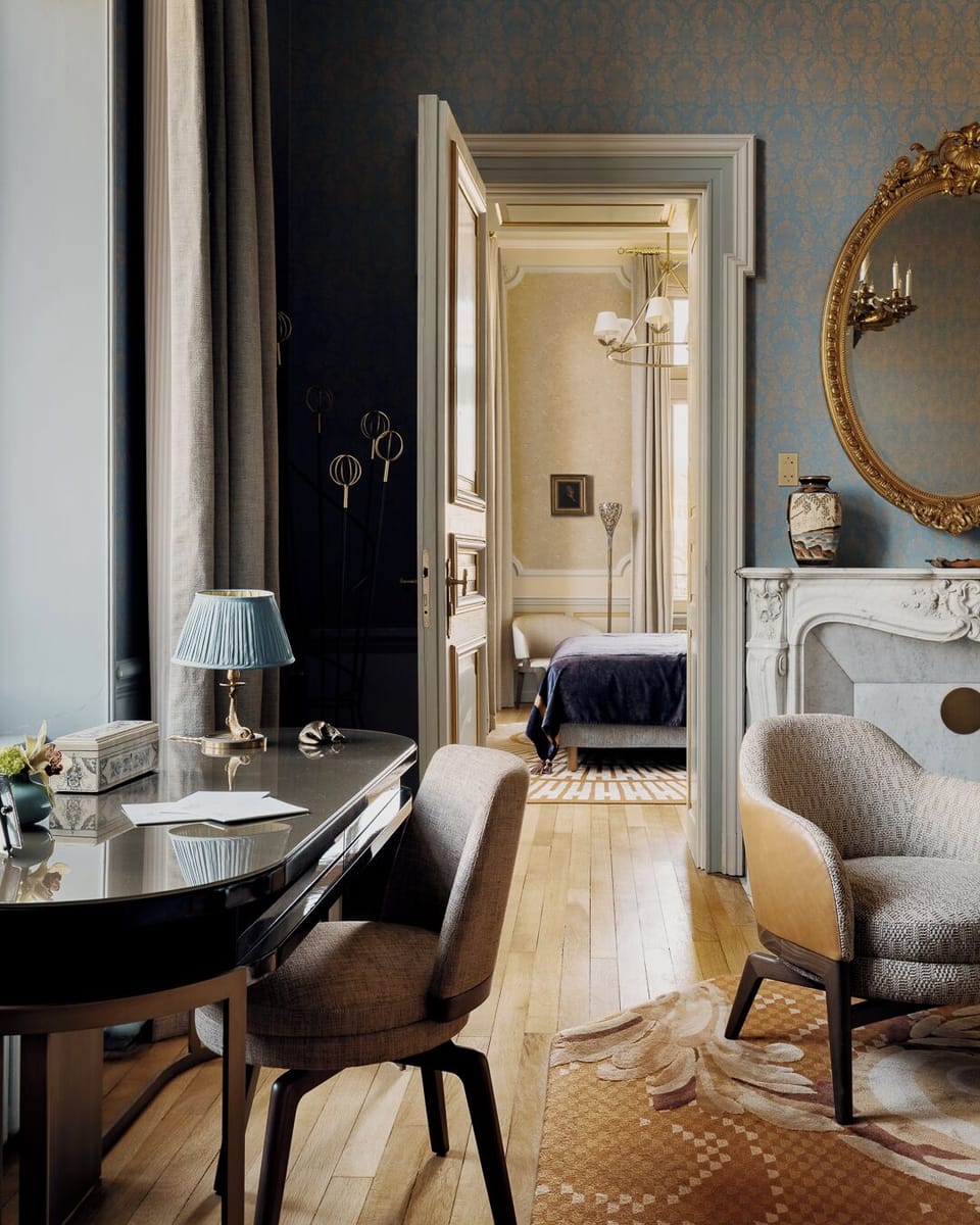 Suite Mélusina | Living area | 55-inch LED TV with satellite channels