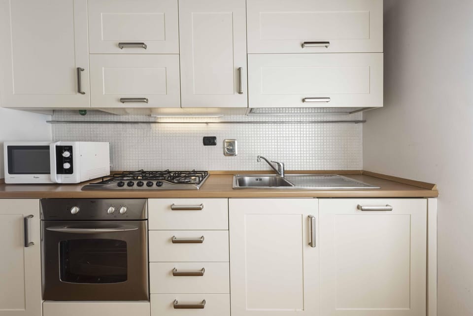 Superior Duplex | Private kitchen | Stovetop, dishwasher, cookware/dishes/utensils