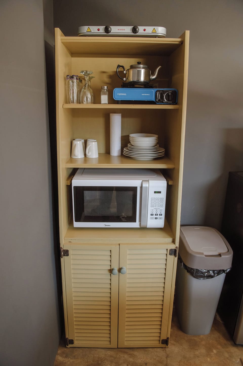 Deluxe Studio, Patio, Ground Floor | Private kitchen | Mini-fridge, microwave, cookware/dishes/utensils