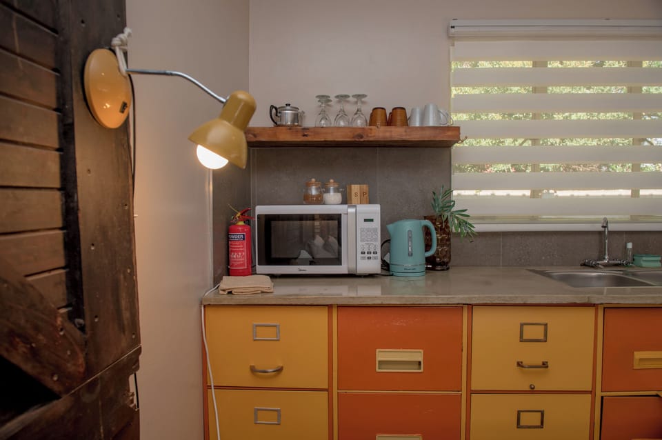 Family Studio, Multiple Beds, Non Smoking, Kitchenette | Private kitchen | Mini-fridge, microwave, cookware/dishes/utensils