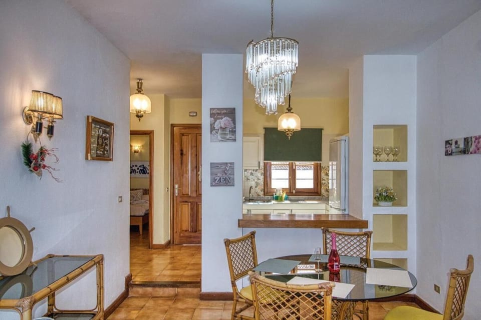 Apartment, 2 Bedrooms, Accessible, Smoking | Dining