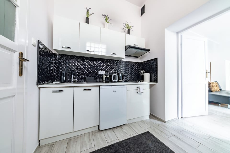 Wawel Castle Apartment | Private kitchen | Electric kettle, toaster, highchair