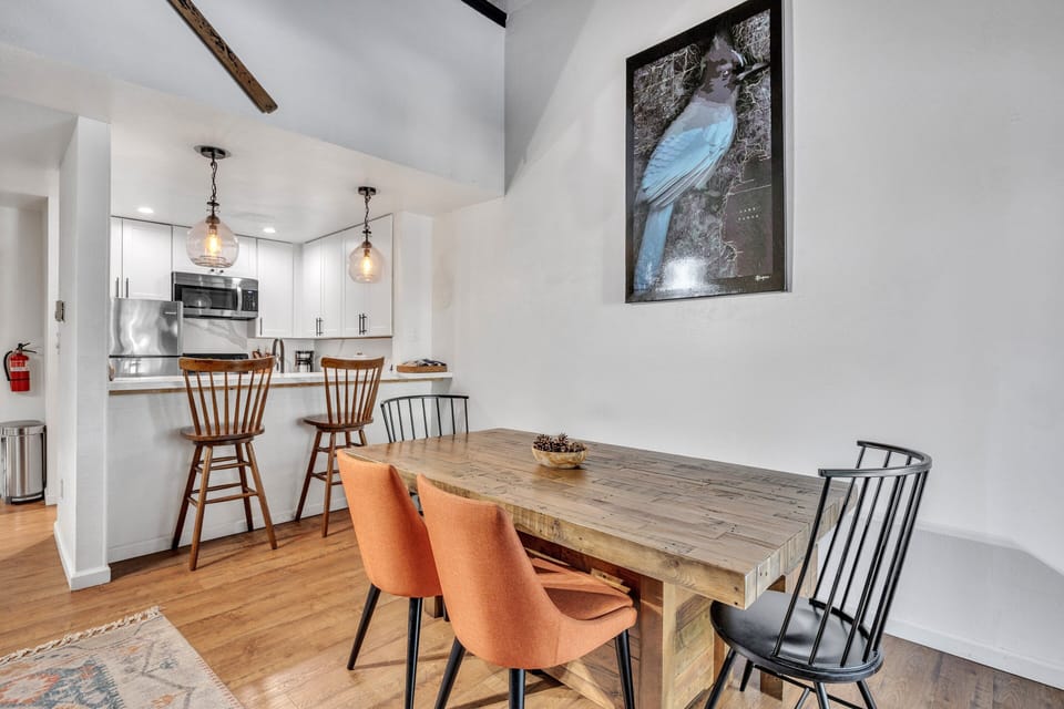 Condo, 2 Bedrooms | Dining