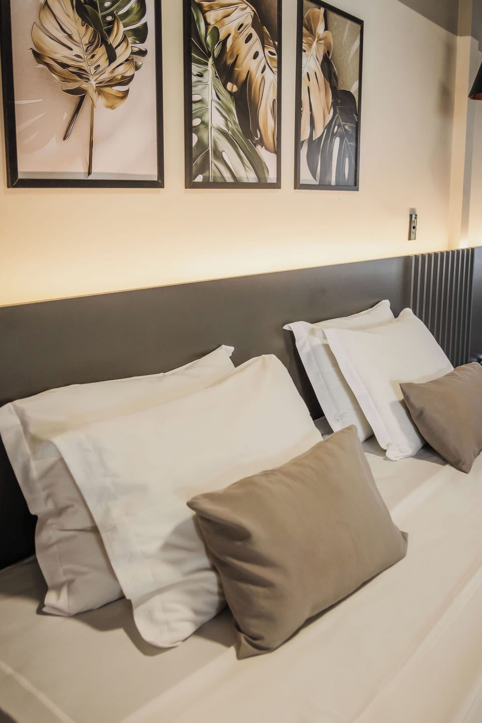Suite, Garden View | In-room safe, desk, laptop workspace, blackout drapes