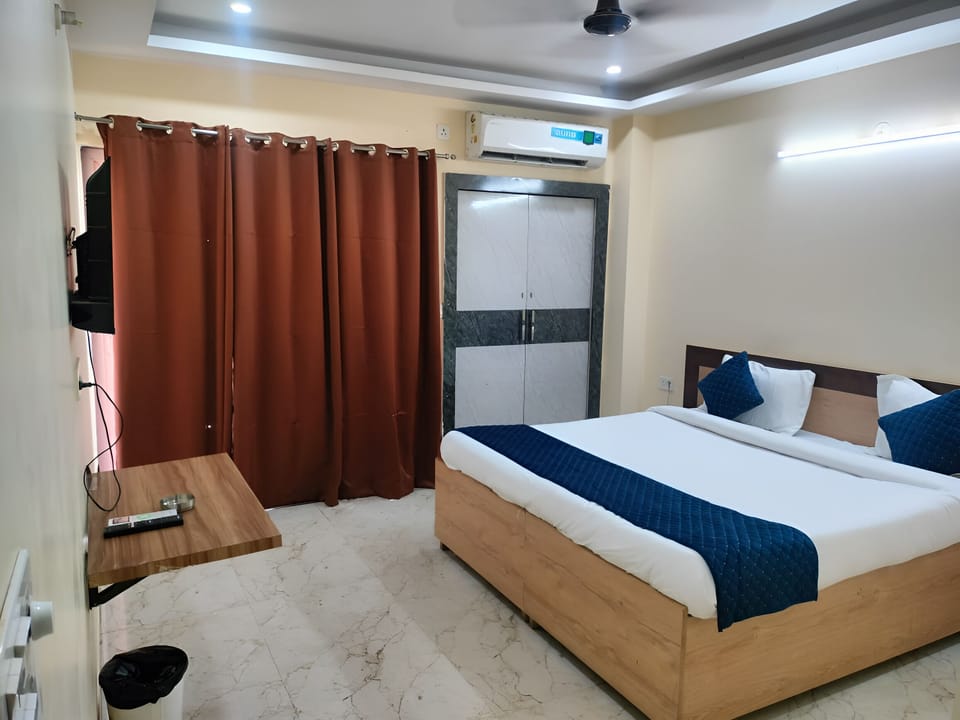 Premium bedding, desk, laptop workspace, soundproofing