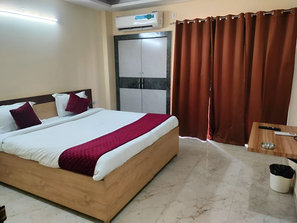 Premium bedding, desk, laptop workspace, soundproofing