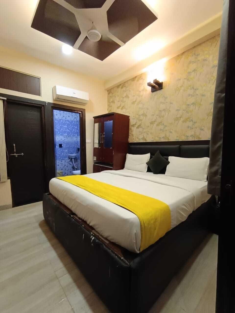 Classic Double Room, City View | Desk, laptop workspace, WiFi (free)