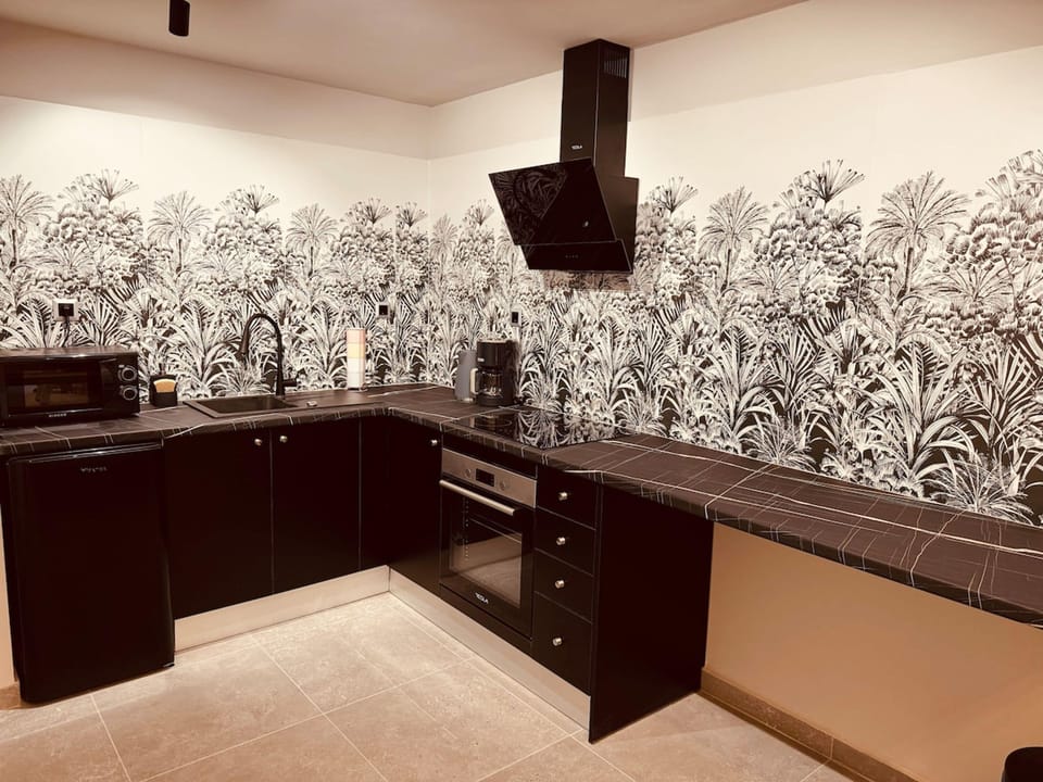 House | 1 bedroom, desk