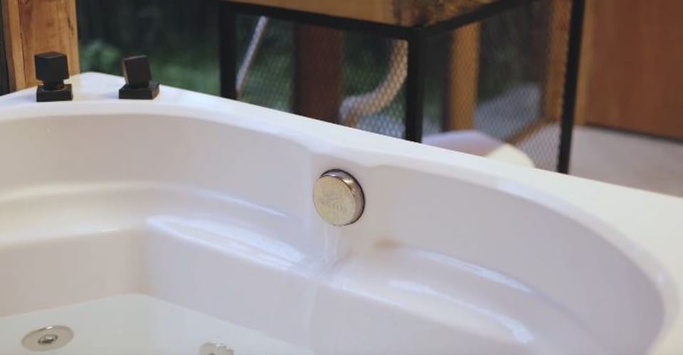 Private spa tub