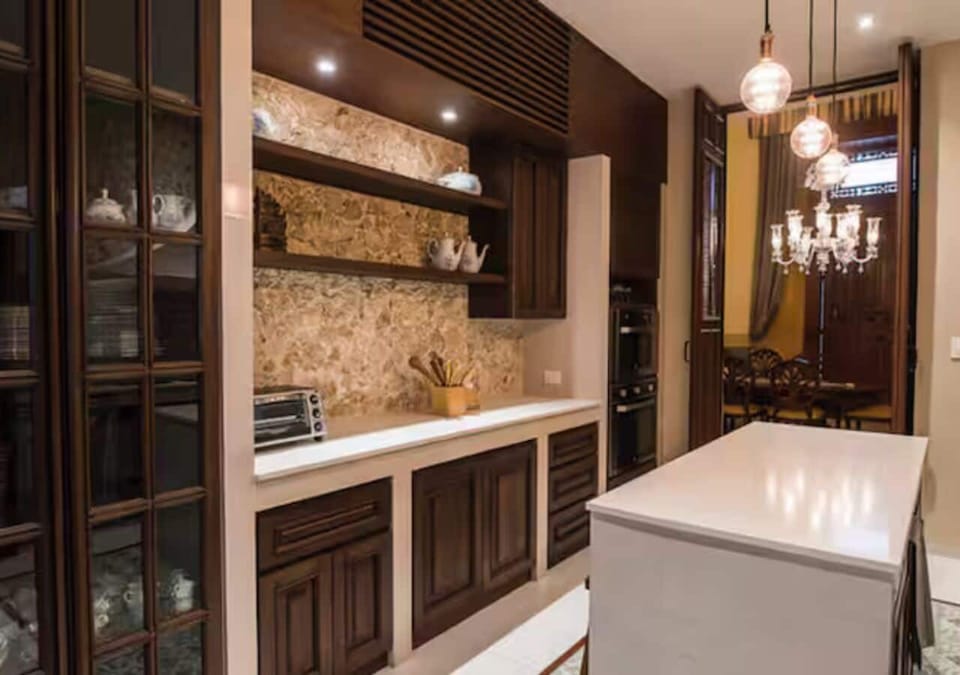 Luxury House, Private Pool | Private kitchen | Dining table