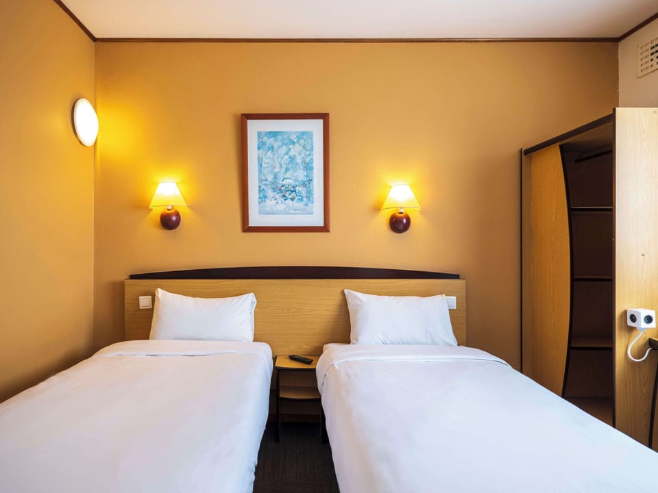 Desk, blackout drapes, iron/ironing board, free WiFi