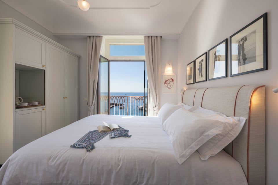 Deluxe Room, Balcony, Sea View | In-room safe, soundproofing, free WiFi, bed sheets