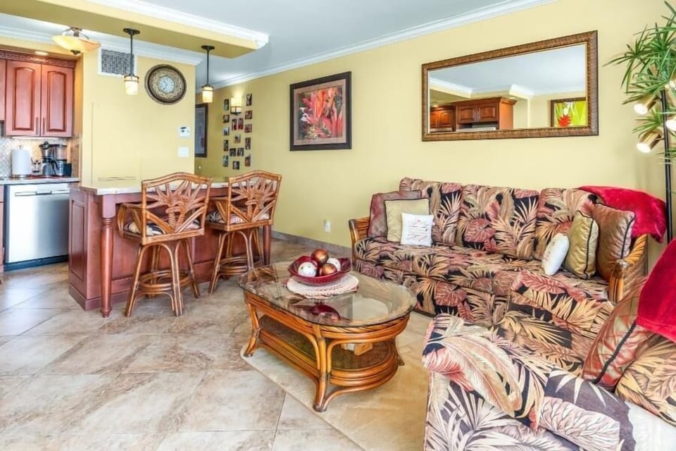 Condo, 1 Bedroom | Living area