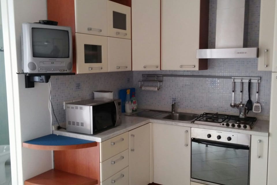Apartment, 1 Bedroom, Balcony, City View | Interior