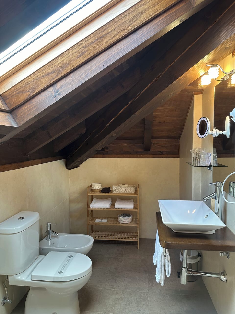 Comfort Suite, Balcony, Mountain View | Bathroom | Hair dryer, towels, soap, shampoo