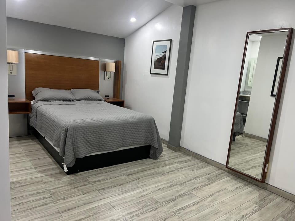 Classic Room | Laptop workspace, soundproofing, free WiFi